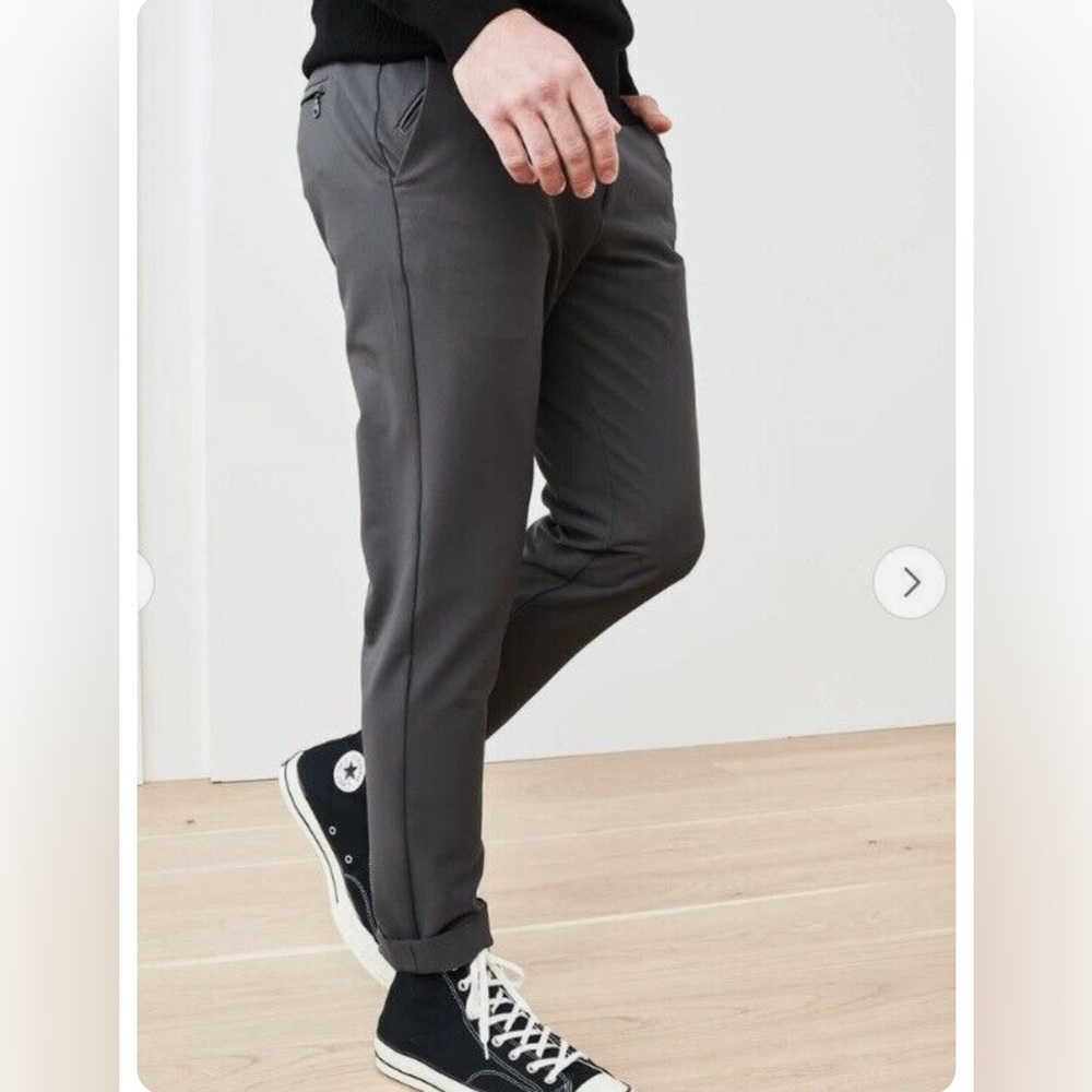 Quince Men’s Recycled Comfort Tech Chino (Slim Fit) NWT Gray